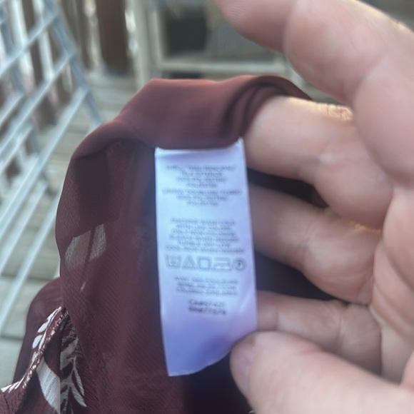 Ann Taylor Maroon and White Leaf Pattern Blouse size S - Picture 9 of 10